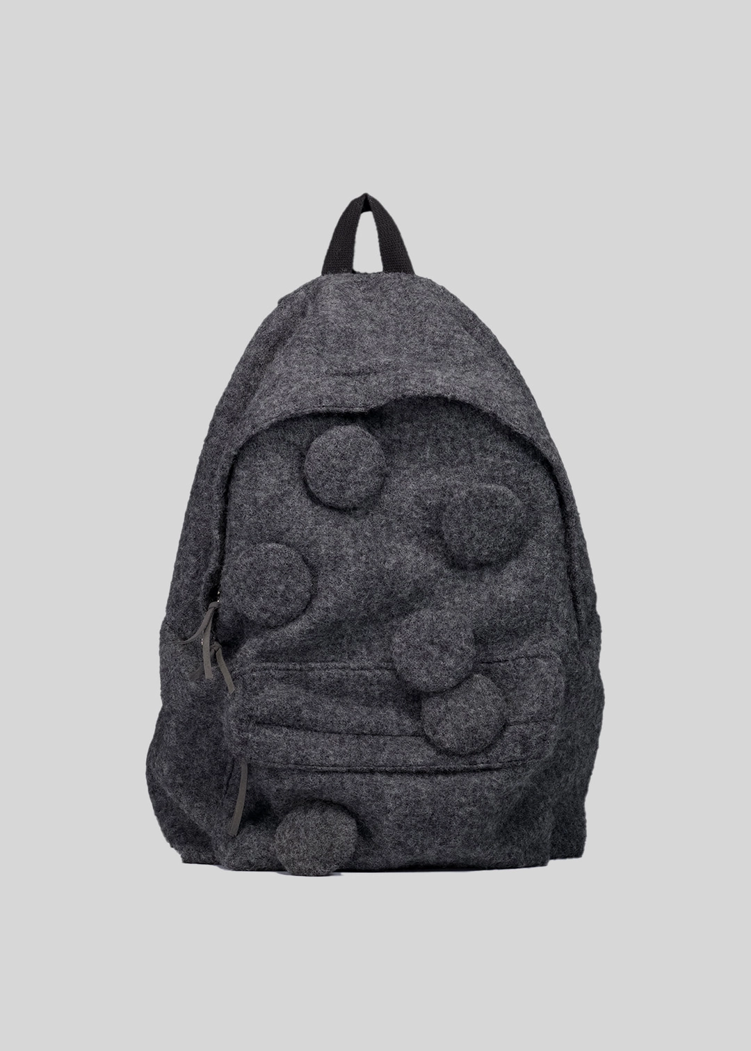 생긴 PIN-BUTTON WOOL FLEECE BACKPACK - CHARCOAL 상품 이미지 1