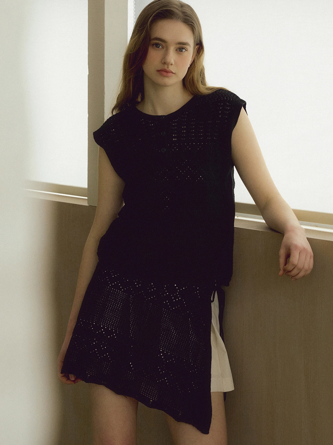 아워코모스 comos 1397 (set) back ribbon punching knit (black)+layered punching knit skirt (black) 상품 이미지 2
