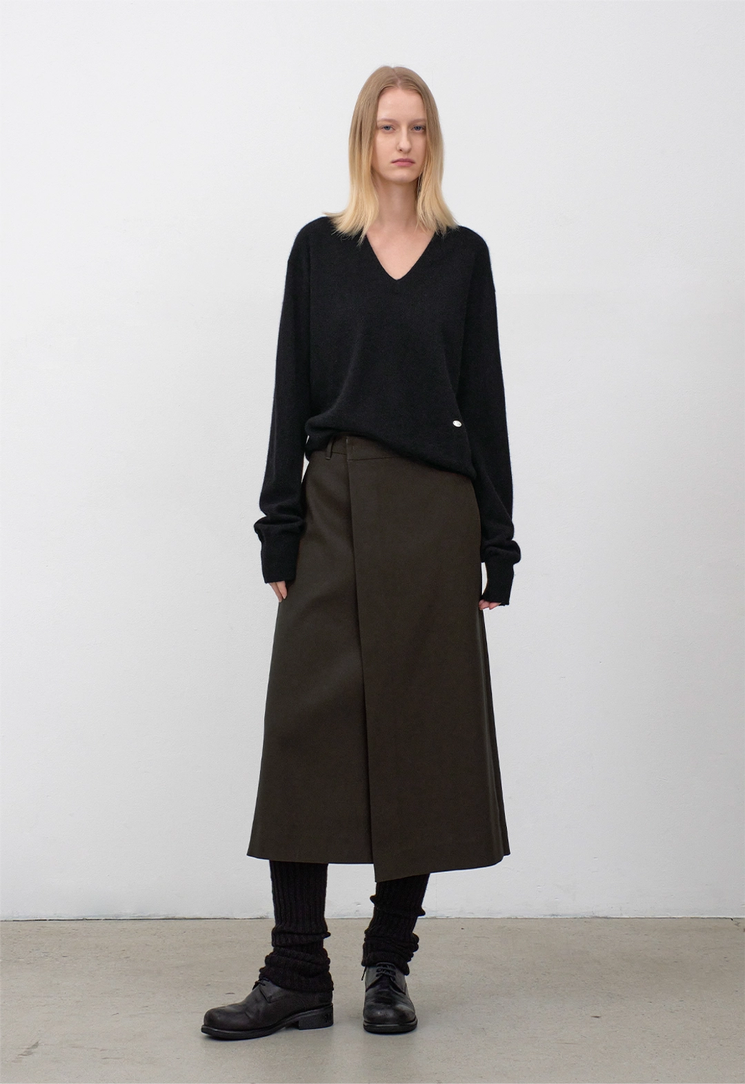 아뜰리에 나인 (T-7125)ESSENTIAL CASHMERE DEEP V-NECK KNIT 상품 이미지 3