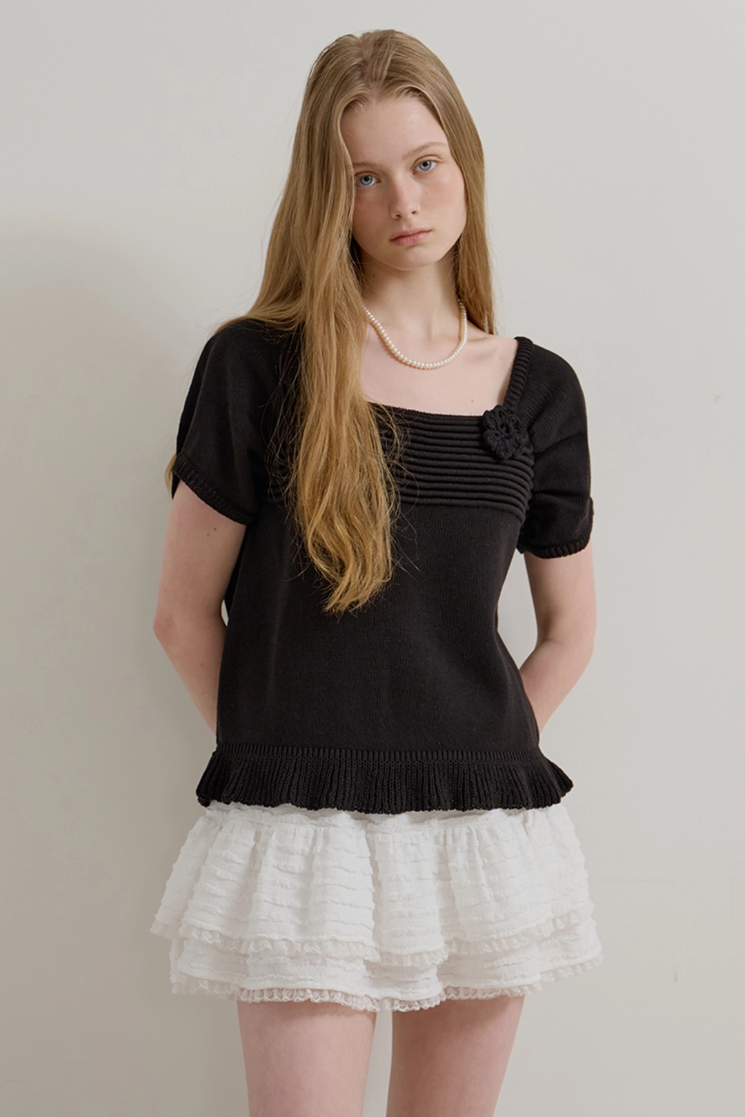모어댄라이크 SQUARE FLOWER KNIT - BLACK 상품 이미지 2