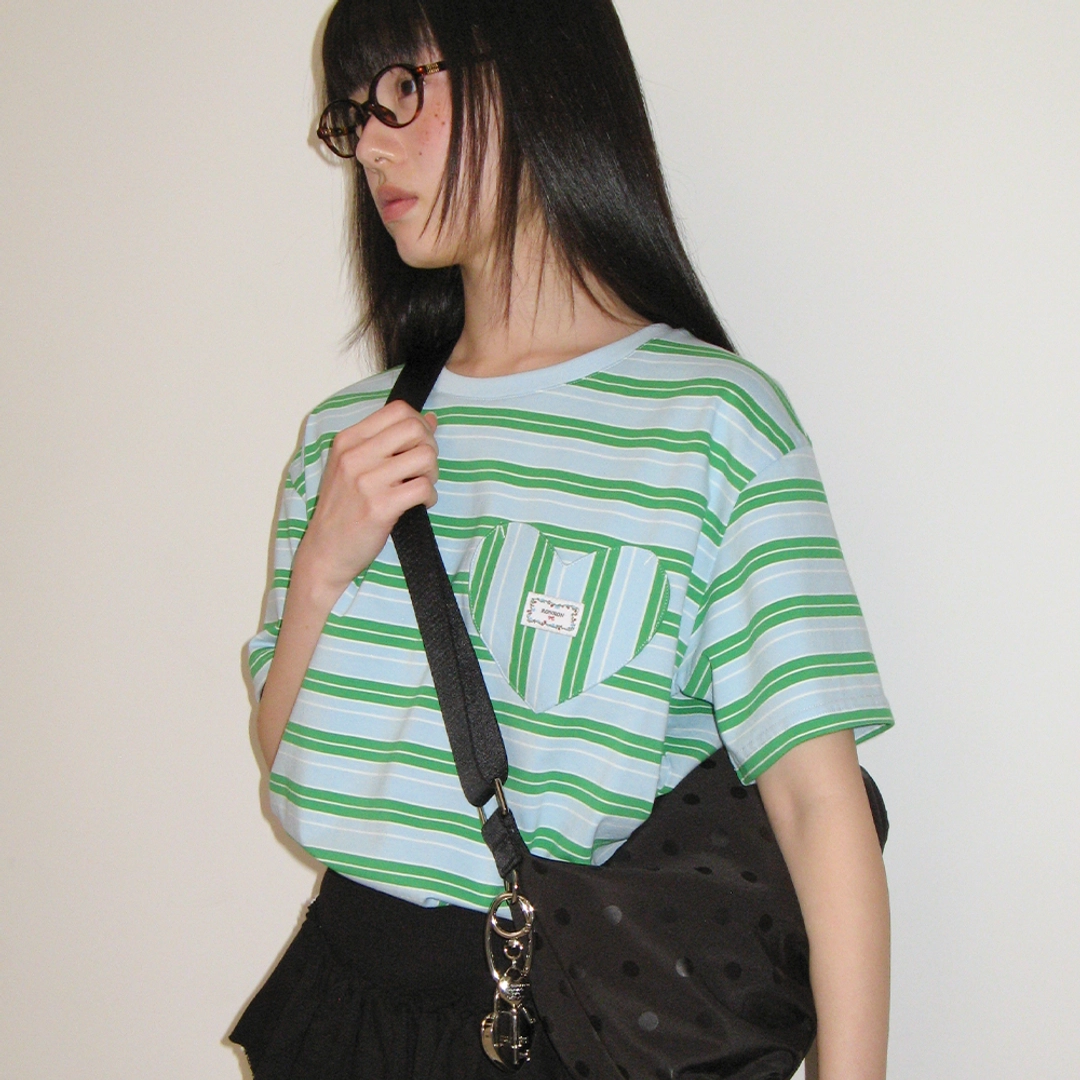 론론 MULTI STRIPE HEART POCKET BASIC FIT T SHIRT SKY BLUE 상품 이미지 1