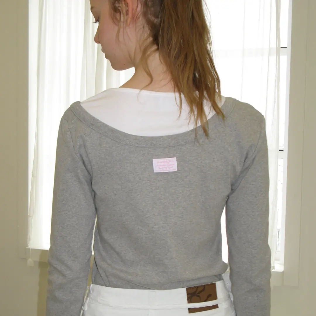 론론 UNBALANCE HEART BUTTON LAYERED T SHIRT GREY 상품 이미지 2