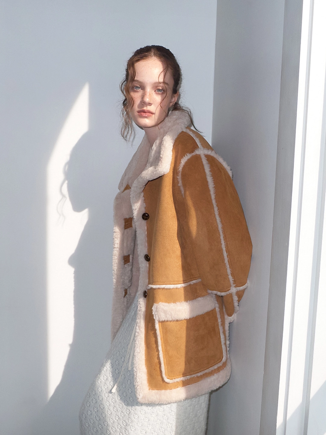 에트몽 Suede Button Mustang Coat, Camel 상품 이미지 1
