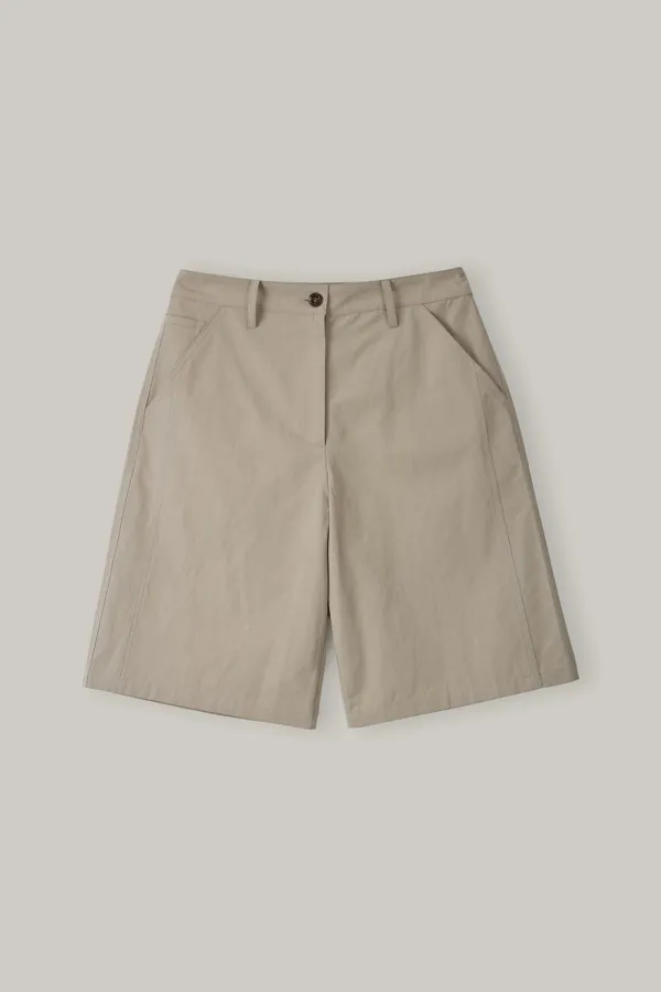 Stitch-Line Bermuda Pants (Beige Gray)