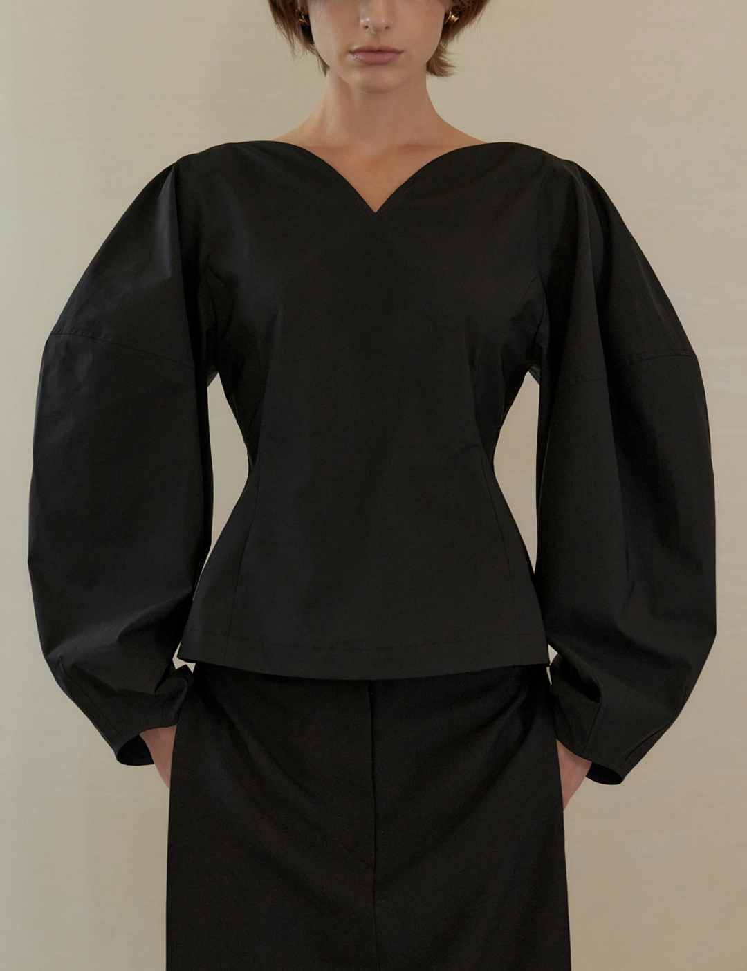 노미나떼 Selen Volume Blouse (Black) 상품 이미지 2