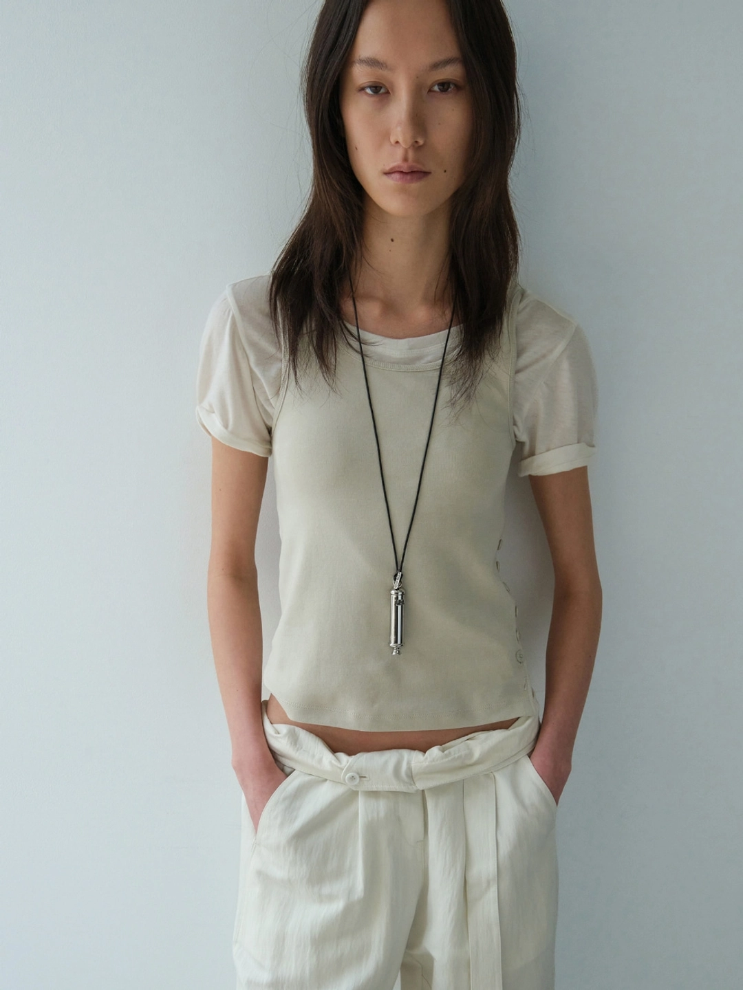 로우클래식 Side Button Sleeveless Top_Greish Beige 상품 이미지 2