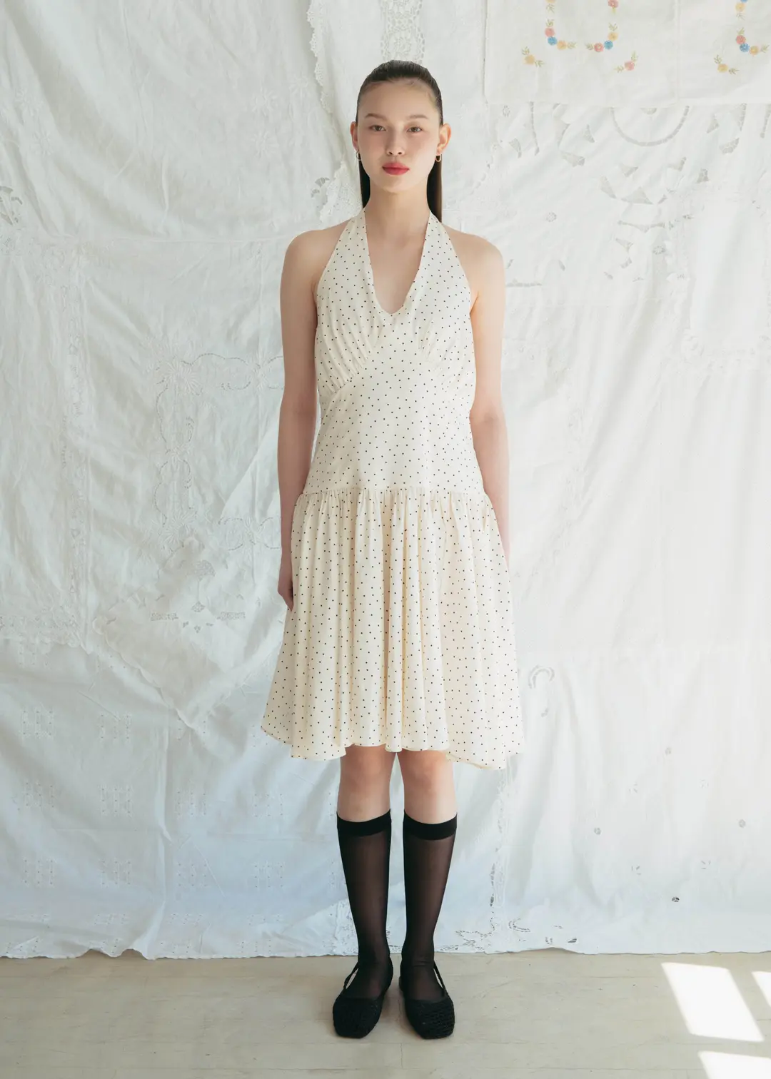 온무드 [7TH] HALTERNECK SHIRRING  DRESS - IVORY DOT 상품 이미지 2