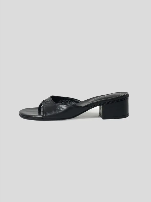 Cael Mule, Black