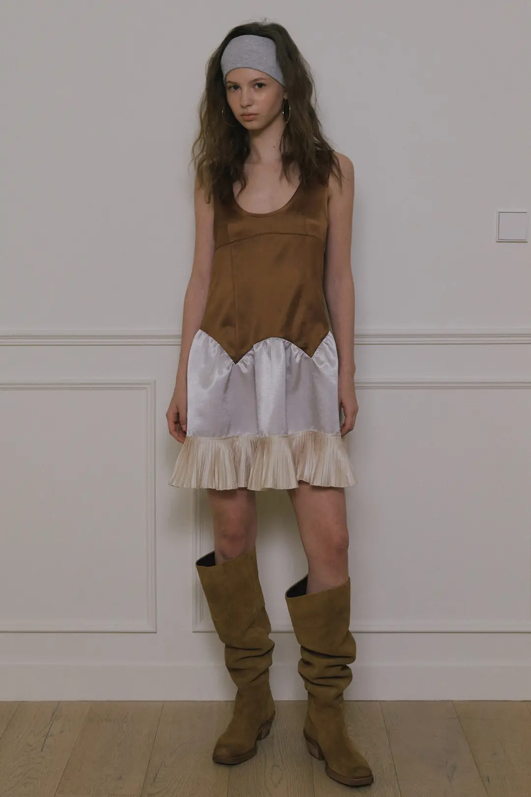 오버듀플레어 COLOR BLOCK SHIRRING DRESS_BROWN/SILVER 상품 이미지 2