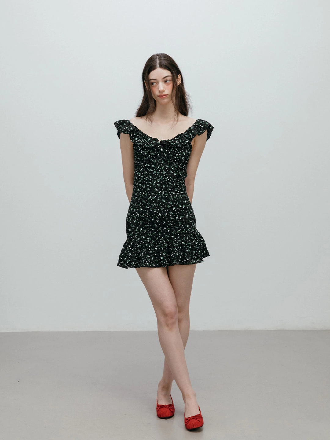 모이페어 [6/8 예약배송] FLOWER FRILL MINI DRESS / BLACK 상품 이미지 3