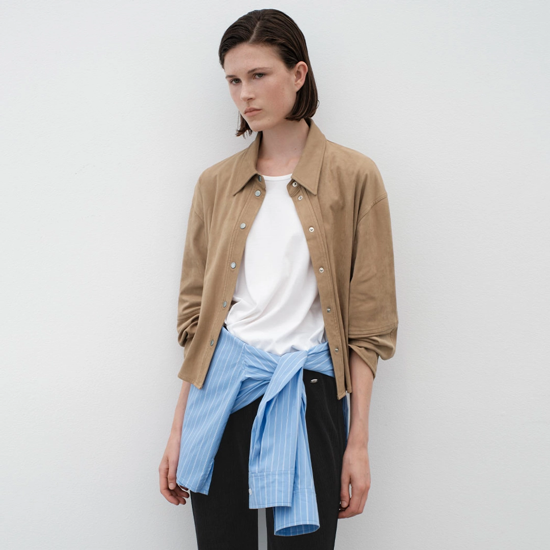 아뜰리에 나인 (BL-4351)NOVA SEMI CROP SUEDE SHIRT 상품 이미지 1