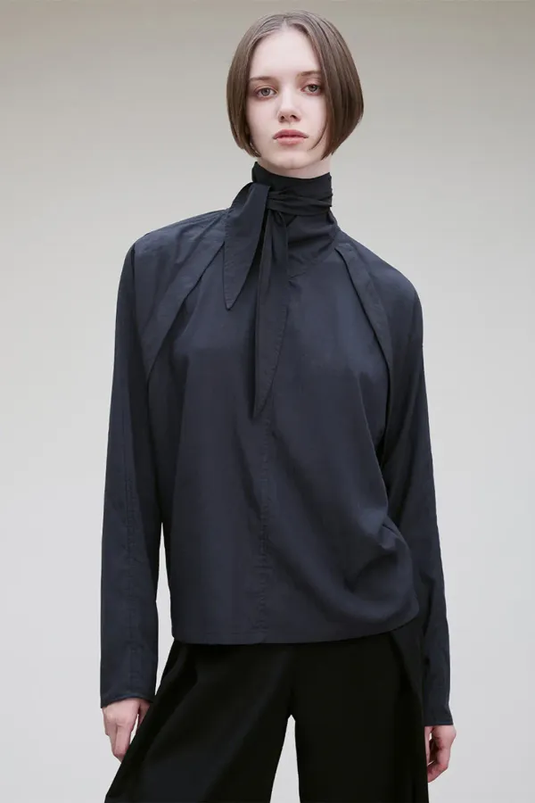 [5/15 순차배송] [셀럽 착용] FLAP DETAIL TIE-NECK BLOUSE