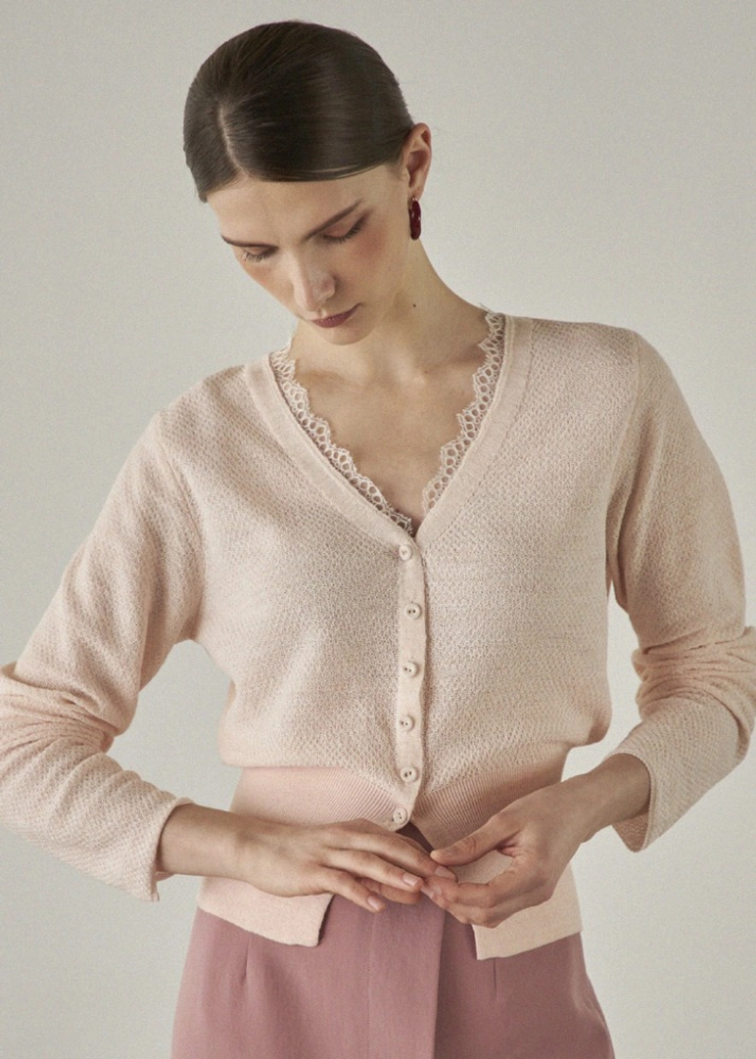 메종드이네스 LACED V-NECK CARDIGAN_PINK 상품 이미지 1
