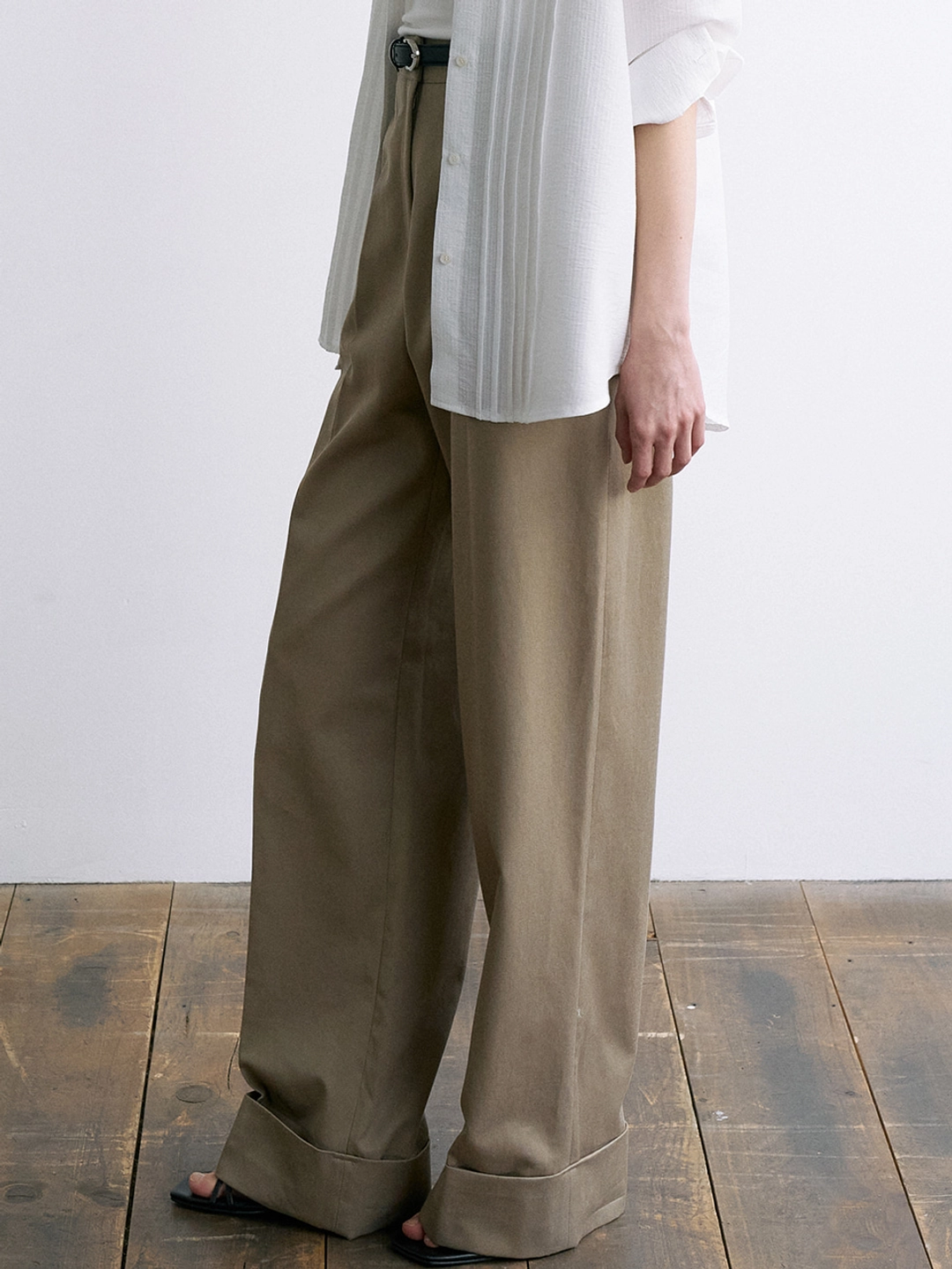 아워코모스 comos 1665 roll-up detail wide slacks (beige) 상품 이미지 3