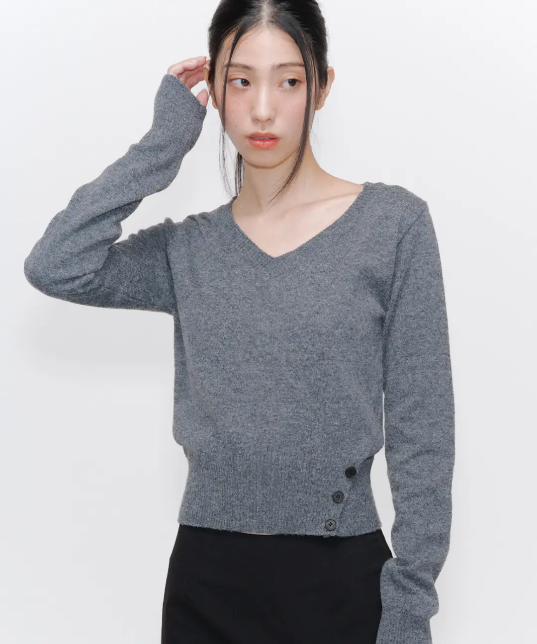 미세키서울 Vneck slit button knit CHARCOAL 상품 이미지 2
