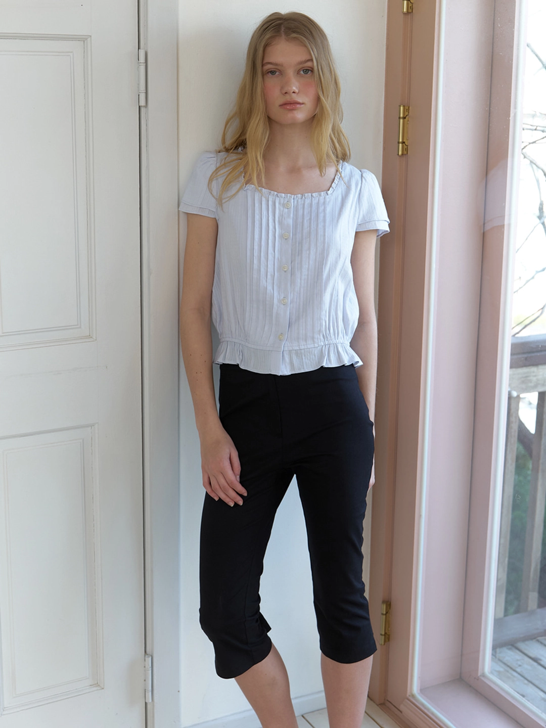 어몽 A SLIT CAPRI PANTS_BLACK 상품 이미지 1