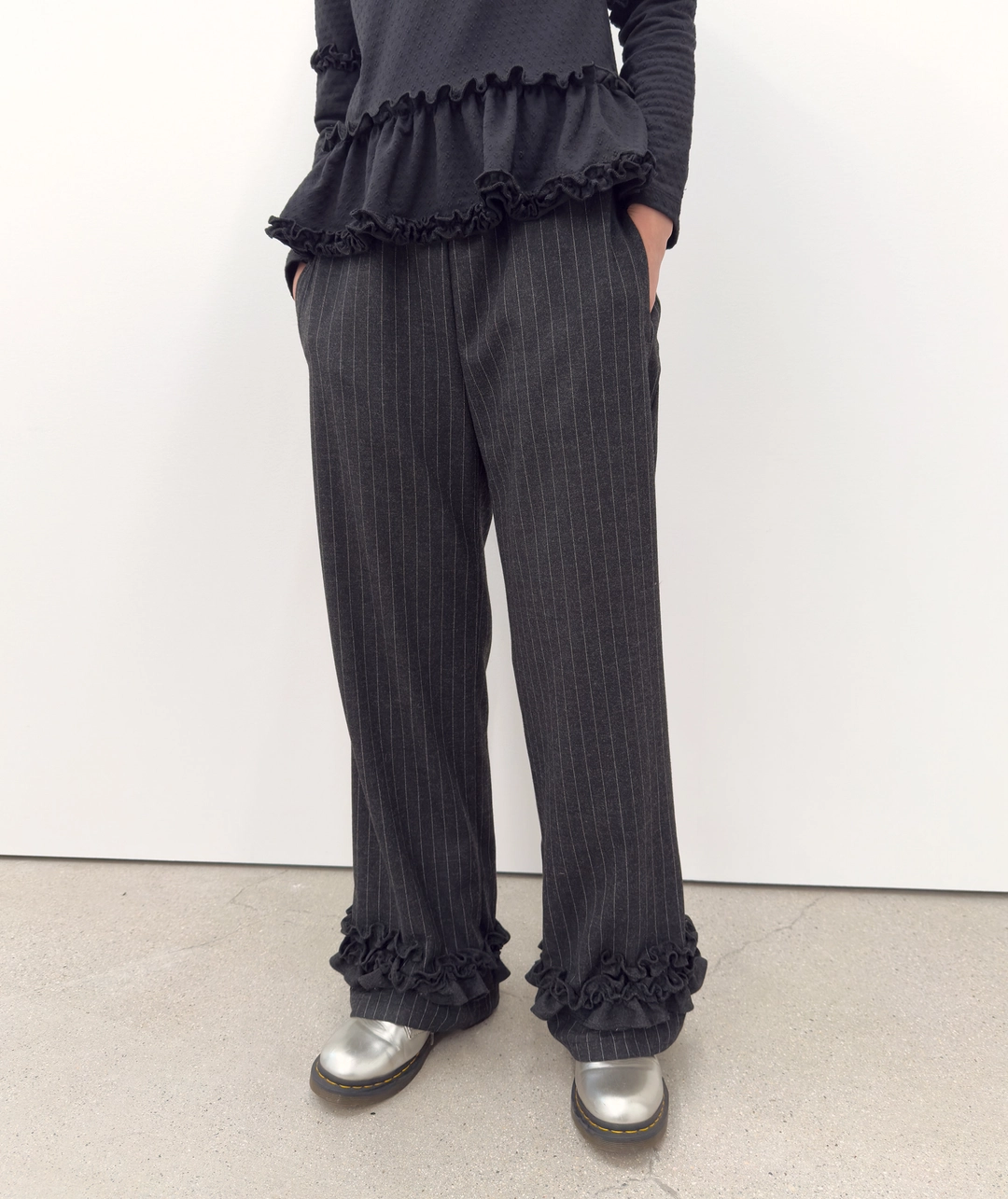 타입서비스 Ruffle Trimmed Wool Pants [Black] 상품 이미지 2