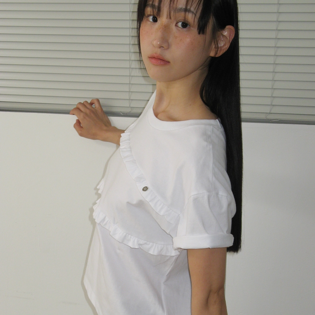 론론 PENDANT LINE FRILL BASIC FIT T SHIRT WHITE 상품 이미지 2
