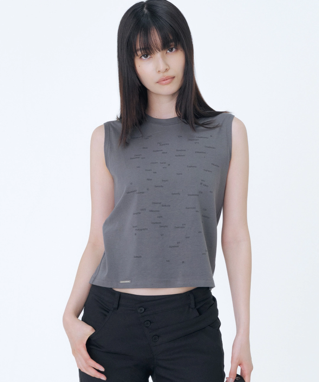 미세키서울 Typographic semi crop sleeveless CHARCOAL 상품 이미지 2