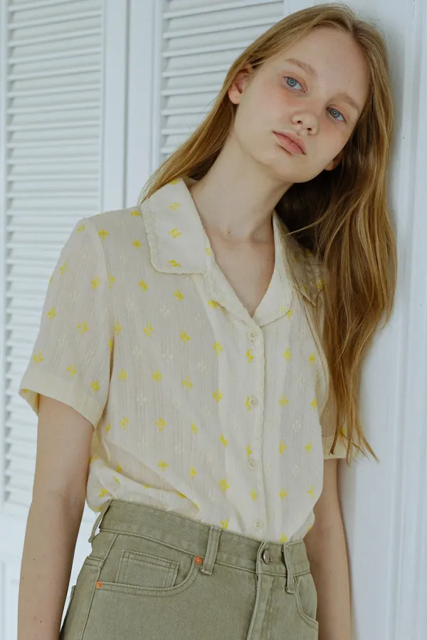 cotton embroidery shirt blouse [Italian fabric] (ecru)