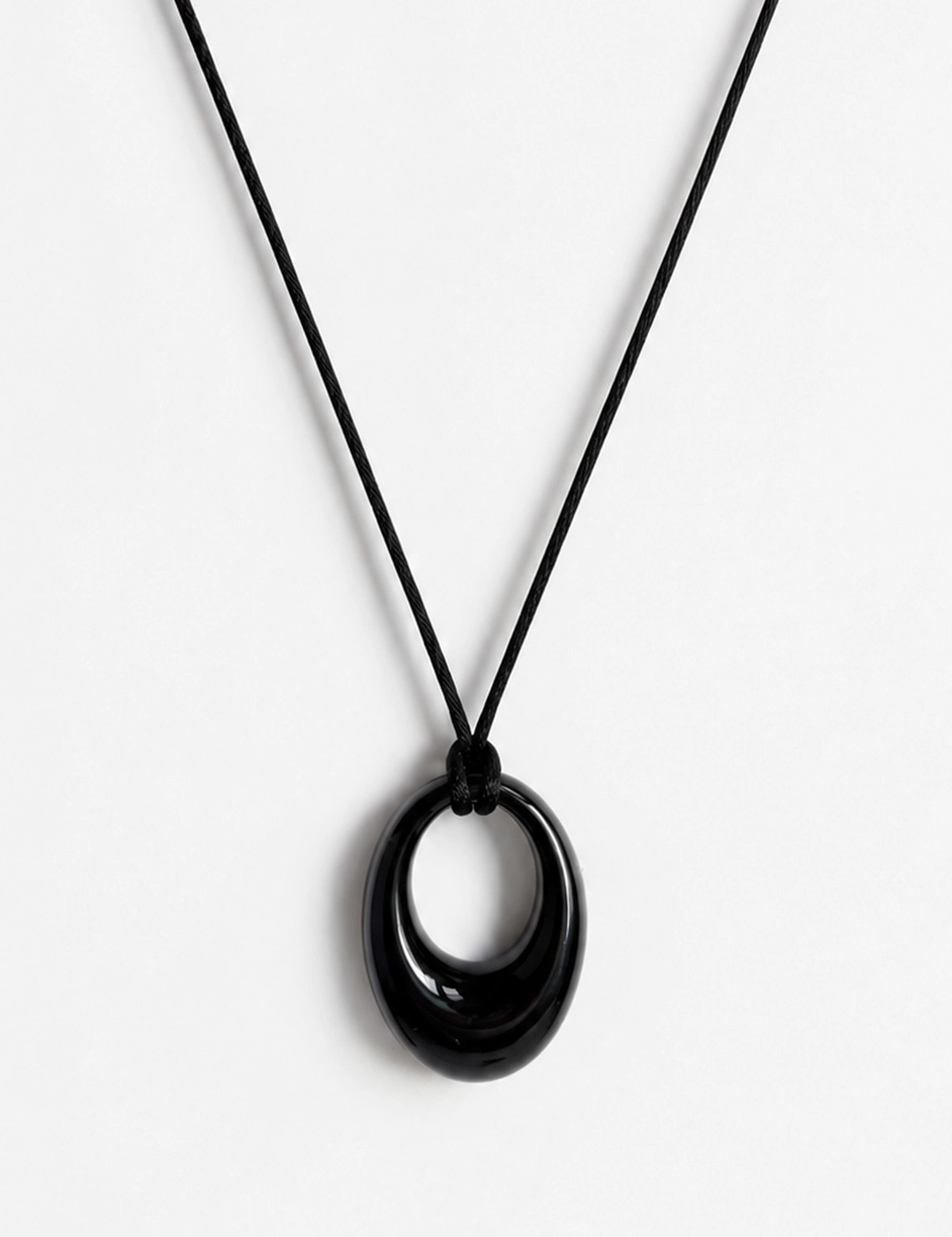 에뜨리브 Homaika Oval Pendant Necklace(black) 상품 이미지 1