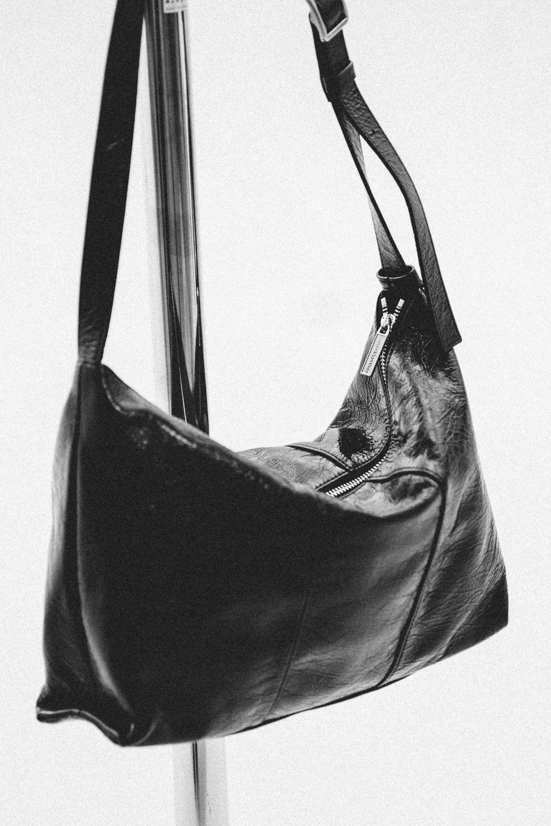 스앨더 32185_Crinkled Leather Hobo Bag 상품 이미지 2