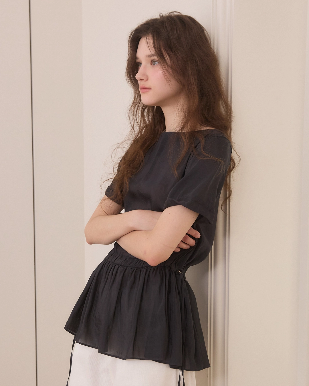 어다울 Boat neck sheer string blouse - navy 상품 이미지 2