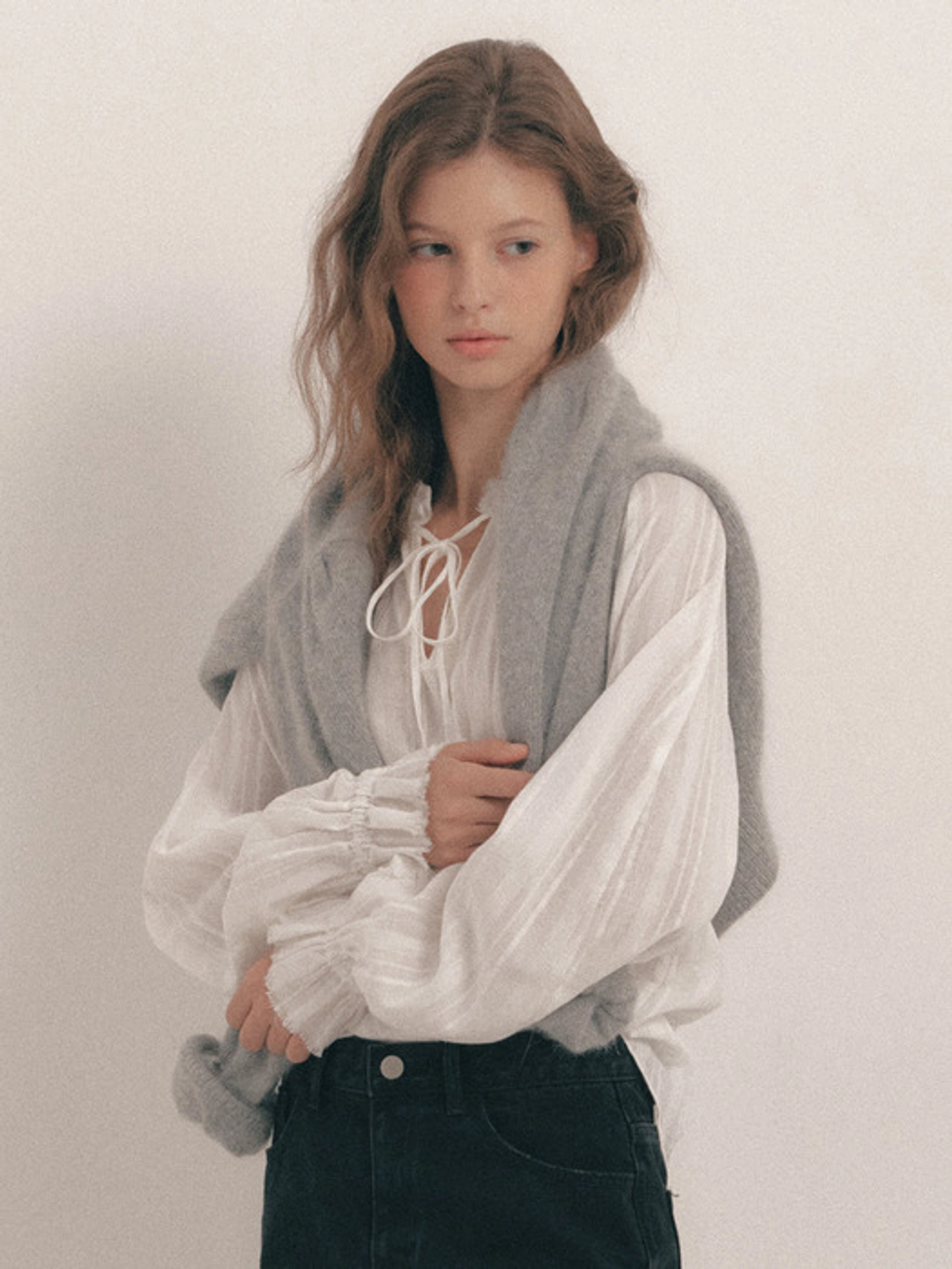 플로움 Pure Half Neck Blouse 상품 이미지 2
