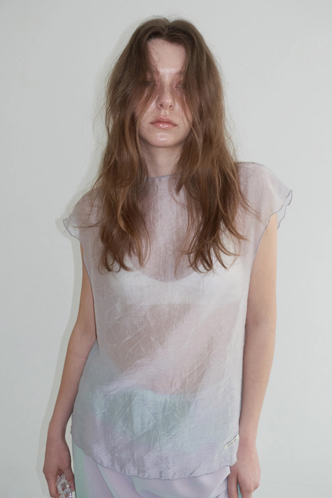 오버듀플레어 SHEER SLEEVELESS BLOUSE_BLUE GREY 상품 이미지 2