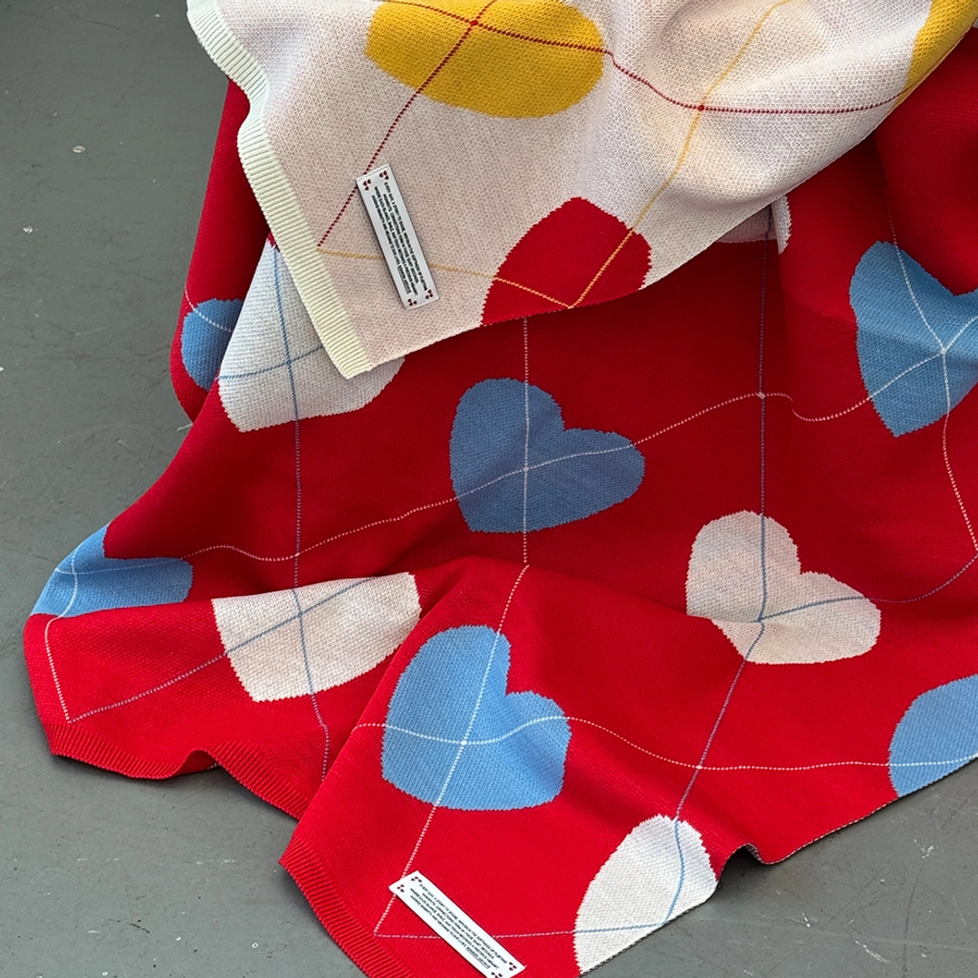 론론 HEART ARGYLE BLANKET RED 상품 이미지 2