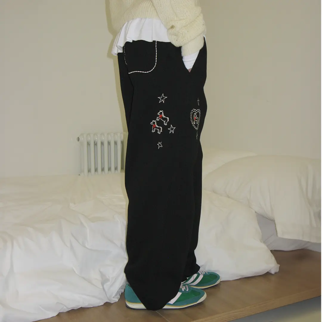 론론 DRAWING PONY STITCH SWEAT JOGGER PANTS BLACK 상품 이미지 2