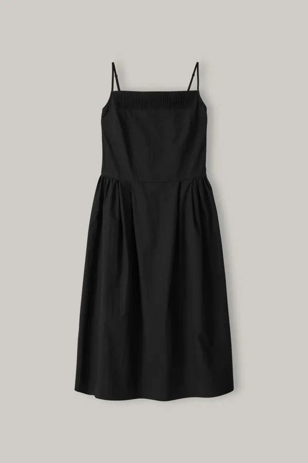 Pintuck Flare Dress (Black)