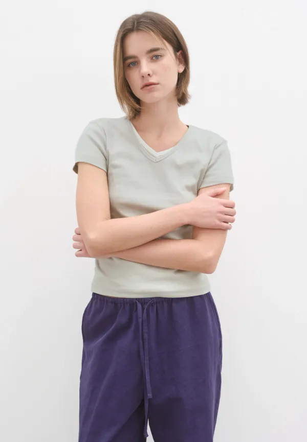 V-neck short sleeve t-shirt (light gray)
