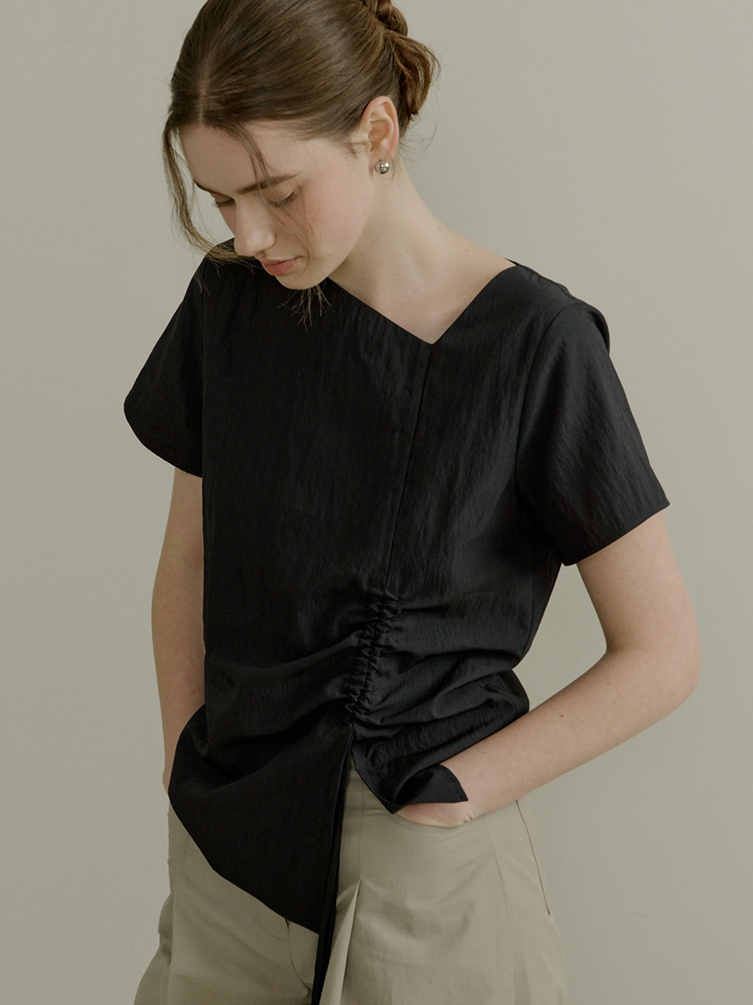 아워코모스 comos 1410 diagonal neck string blouse (2color) 상품 이미지 2