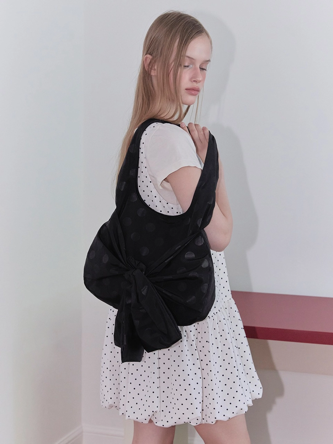 마가린핑거스 RIBBON STRAP HOBO BAG (BLACK) 상품 이미지 2