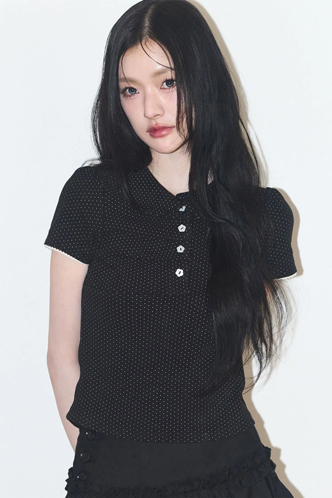 일리고 도트 핀턱 카라 티 블랙 상품 이미지 2