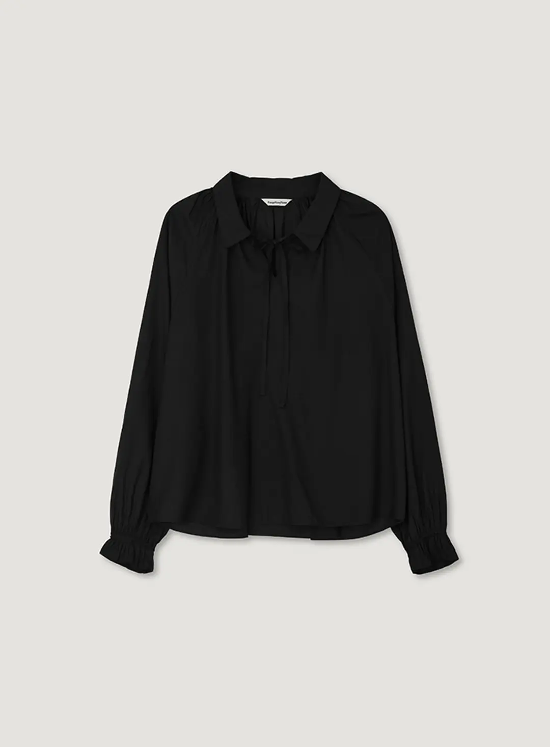 망고매니플리즈 MOMO SHIRRING BLOUSE_BLACK 상품 이미지 1