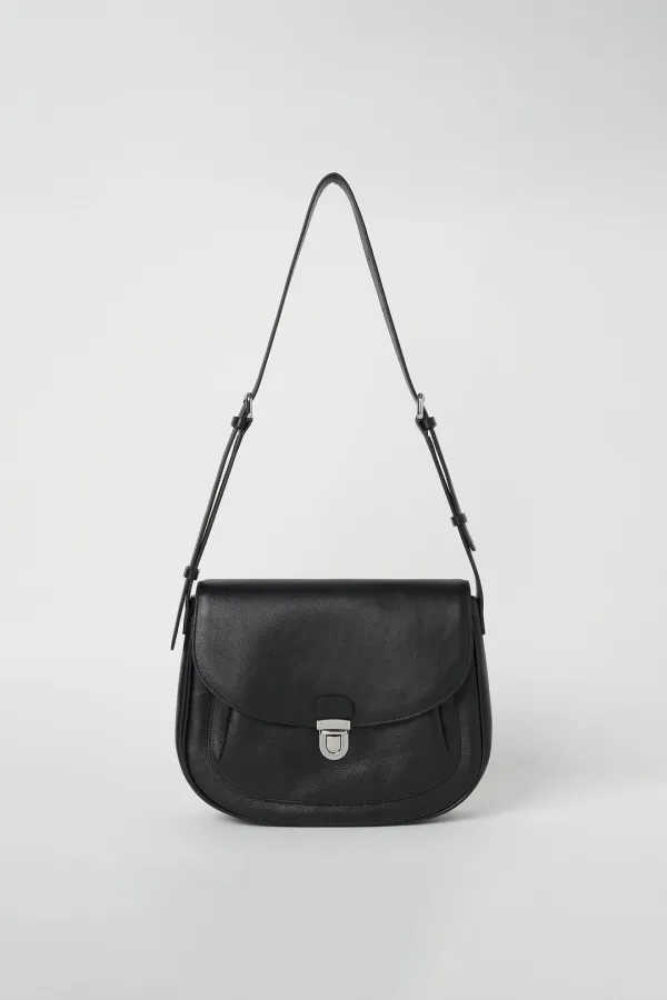[Exclusive] Dakota Dublin Bag
