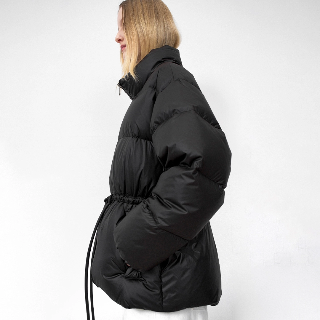 아뜰리에 나인 (JP-577)HIGH NECK STRING DOWN JUMPER 상품 이미지 2