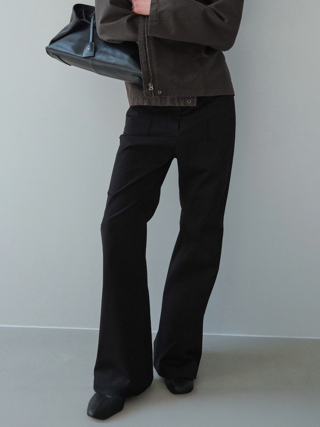 로우클래식 Cotton Pin Tuck Bootcut Pants_Black 상품 이미지 2