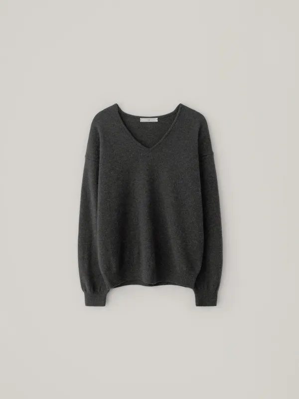 [10.2 예약 배송] Mone Wool V-Neck Knit - Charcoal