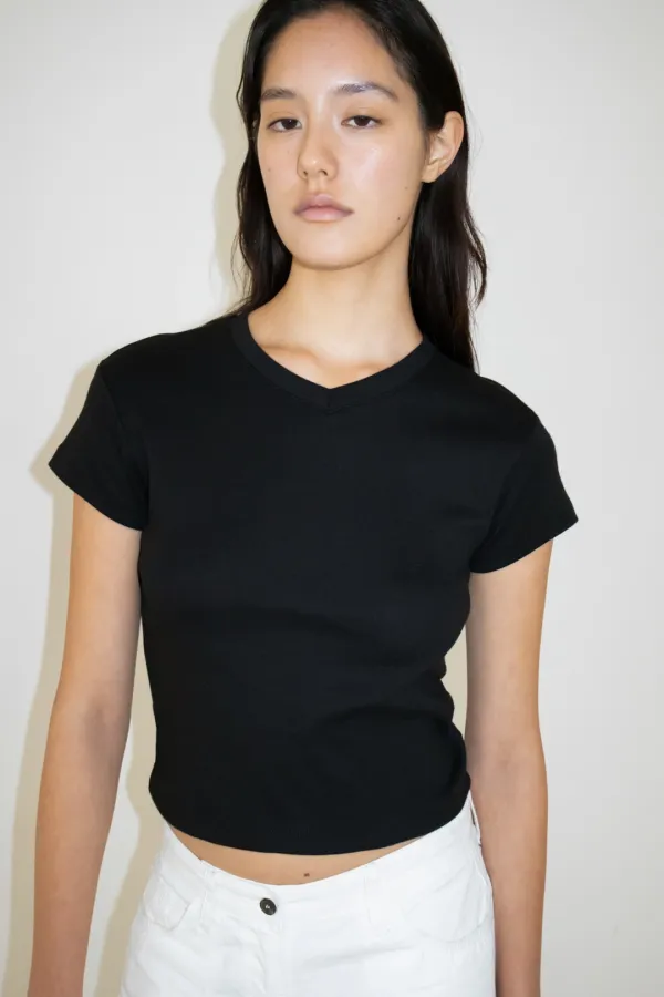Refined V-Neck T-shirt (Black)