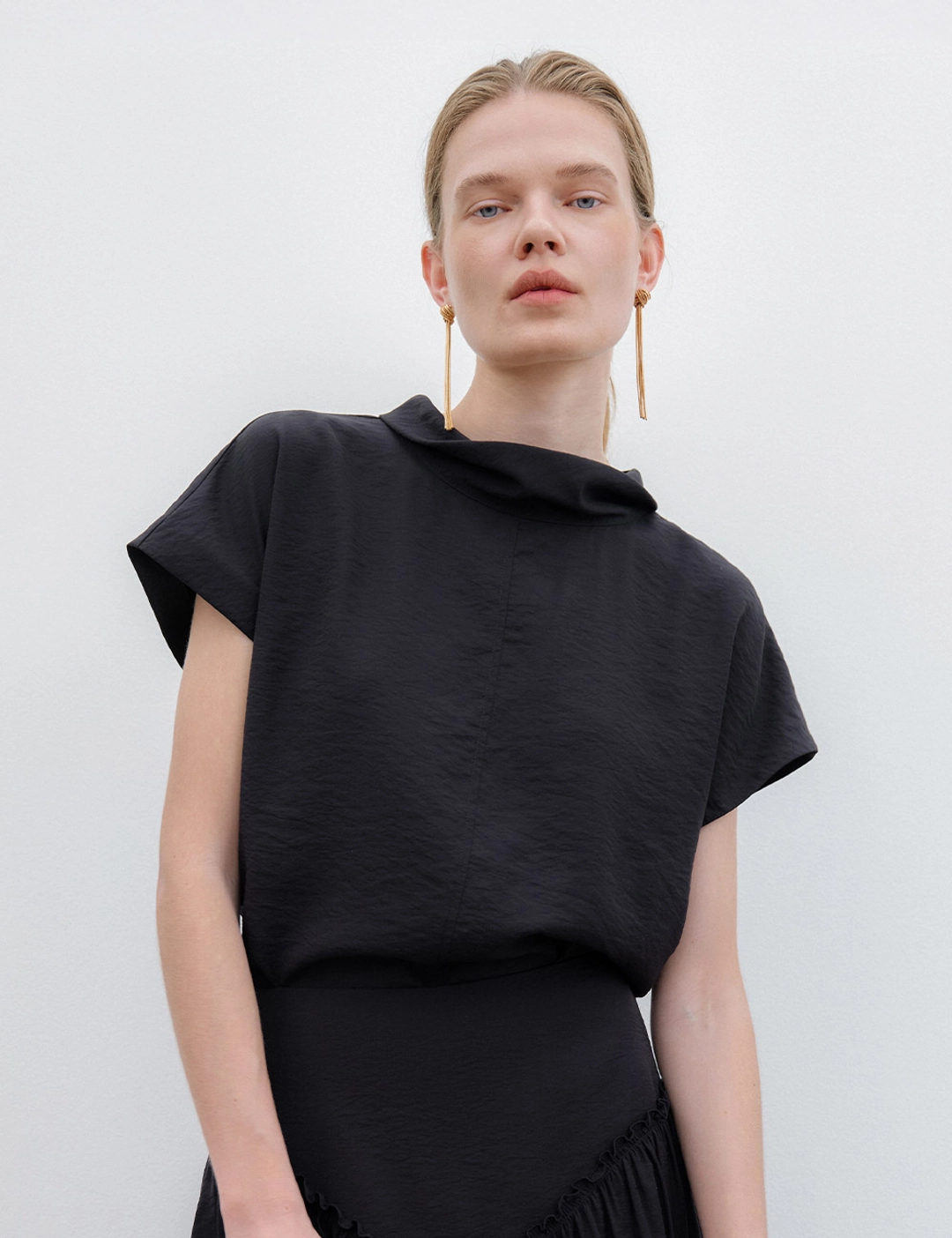 노미나떼 5th / Riviera Collar Blouse (Black) 상품 이미지 2