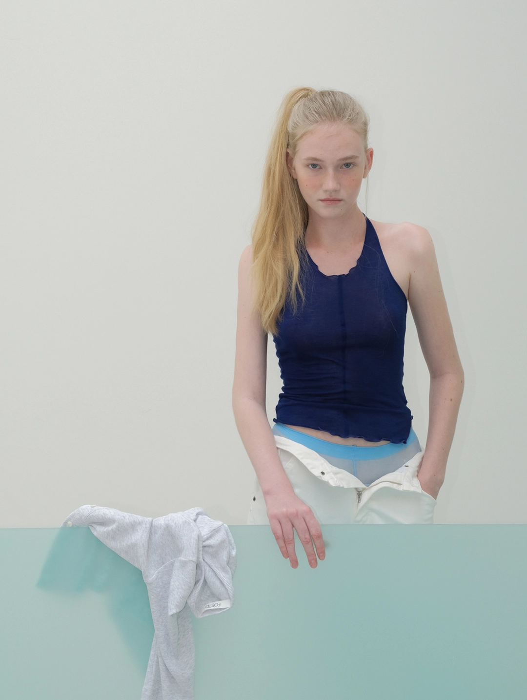 포에토 Gift sheer halter sleeveless - cobalt blue - 포에토 상품 이미지 2