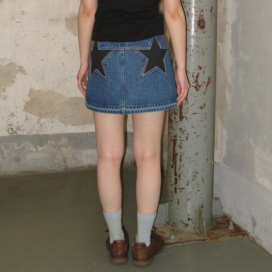 론론 STAR BLACK MINI DENIM SKIRT MEDIUM BLUE 상품 이미지 2