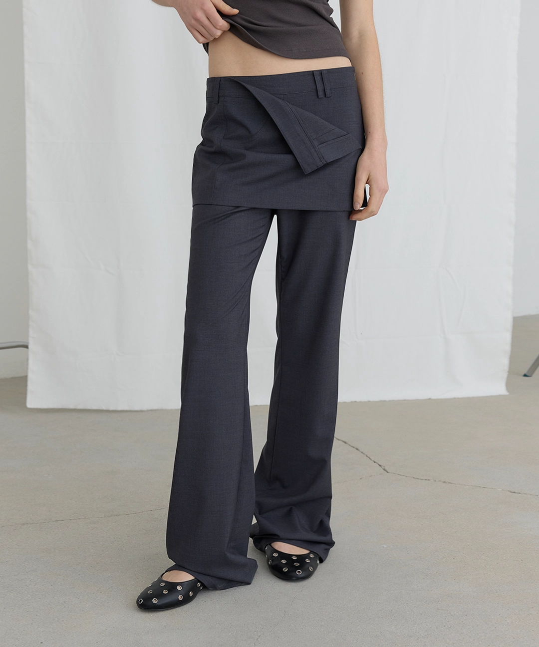 오데스 FOLDED SKIRTS OVER PANTS - CHARCOAL 상품 이미지 2