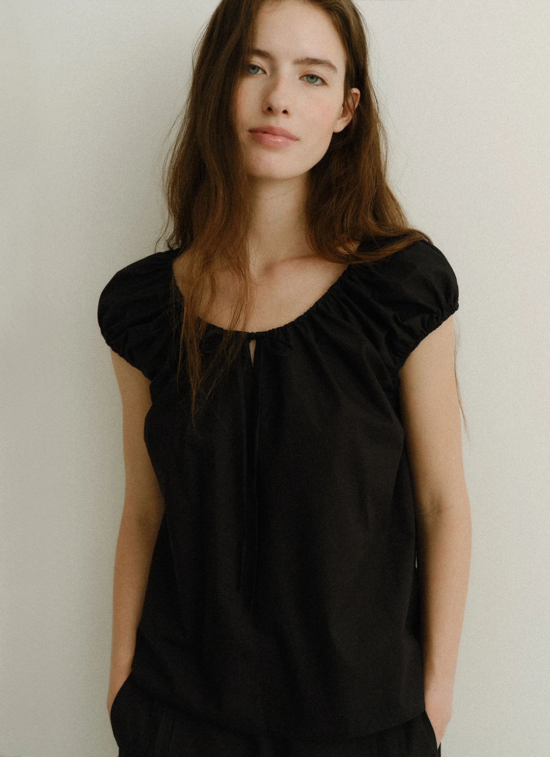 르닐 Annet Puff Blouse (Black) 상품 이미지 2