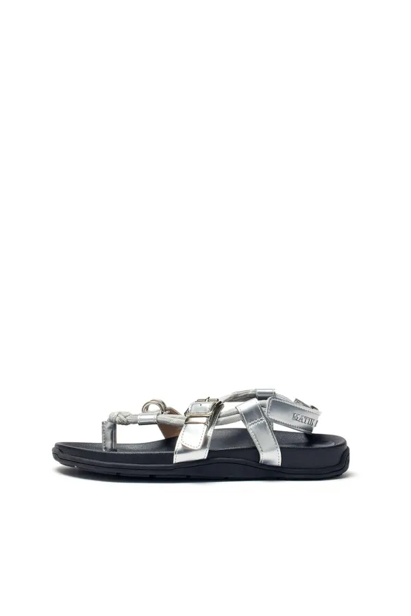STRING FLIP FLOP SANDAL IN SILVER